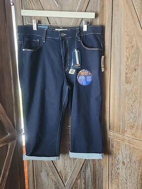 Angels Nwt Ladies 360 Sculpt Crop Fit Capris